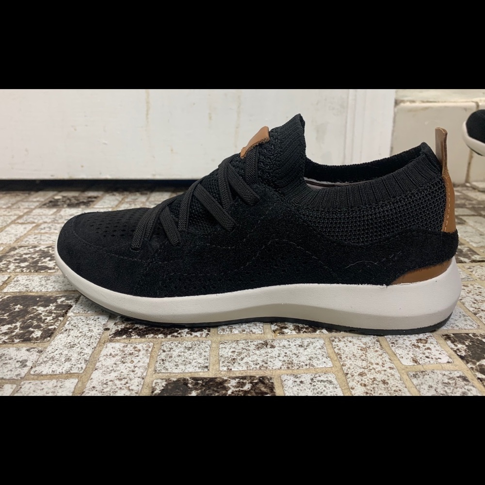 Earth Origins Suede Desire Flow Sneakers